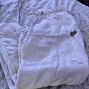 Nike White Relaxed Fit Joggers